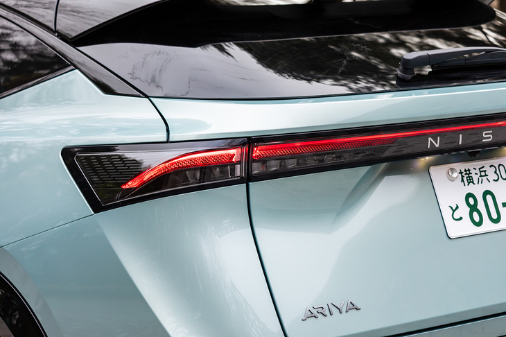 今回の試乗車「B9 e-4ORCE」は、より大容量の駆動用バッテリーを搭載した4WDの最高級グレード。車両本体価格807万2900円に各種オプションを足した総額は950万1190円にも上る。