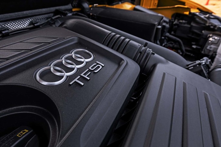 1.4リッター直4 DOHC 16バルブ ターボエンジンは、燃費を向上させる気筒休止システムを搭載。最高出力150ps、最大トルク250Nmを発生する。トランスミッションは、アウディが「Sトロニック」と呼ぶデュアルクラッチ式の7段ATを組み合わせる。