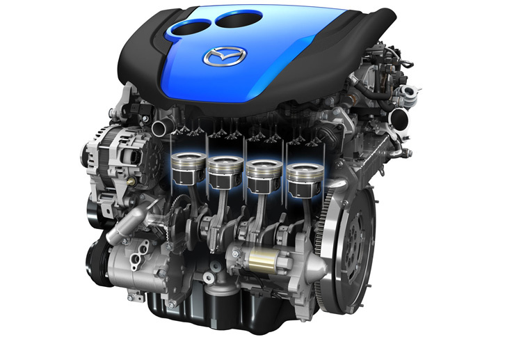 「マツダCX-5」に搭載された2.2リッター直4直噴ディーゼルターボエンジン。後処理に頼るのではなく、燃焼を見直すことでクリーンな排気の追求がなされていた。