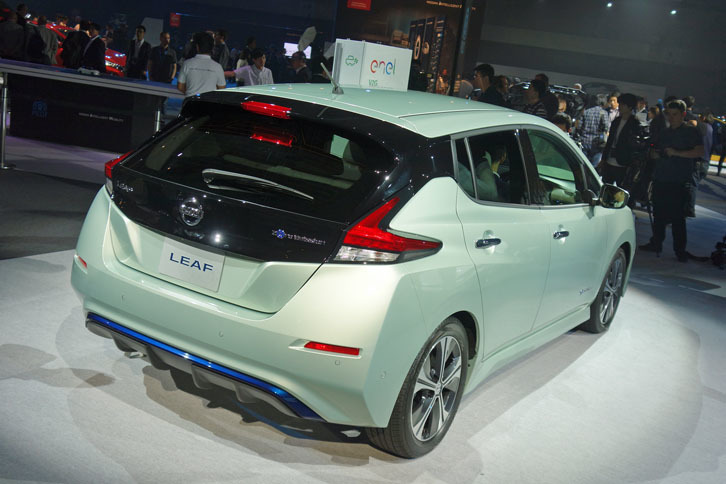 こちらは爽やかな「スプリングライトグリーン」。