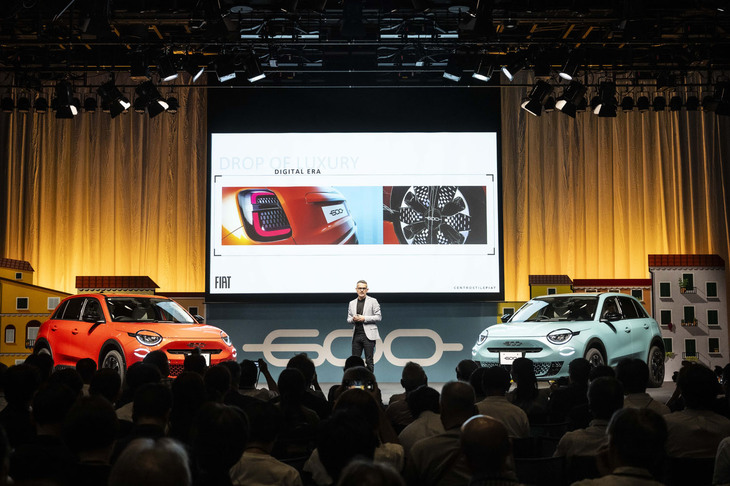「フィアット600e」のデザインについてコンセプトや特徴を説明したステランティス グループ フィアットブランド チーフデザイナーのフランソワ・ルボワンヌ氏。