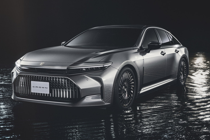 4車種もラインナップされる「クラウン」シリーズだが、「クロスオーバー」を除くと、各車のキャラクターや役割は、比較的明確だ。「セダン」は文字どおり、ラインナップで唯一のセダンだし……。