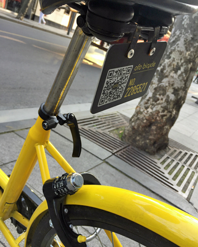 これは別のタイプの「ofo」。ダイヤル式ロックが採用されている。