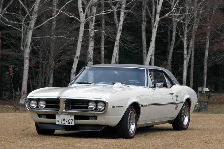1967年「ポンティアック・ファイアーバード」。初代「シボレー・カマロ」の兄弟車として生まれた初代ファイアーバード。