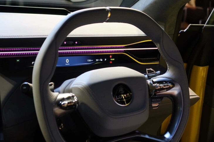 ロータス・エレトレR（ステアリングホイール）