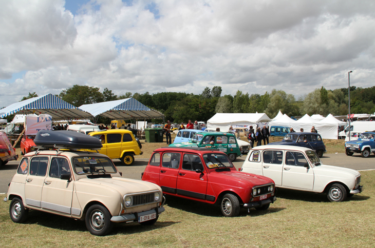 「ルノー4（キャトル）」は、本場で「4L（キャトレール）」と呼ばれている。