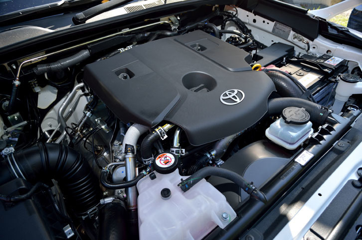 パワーユニットは、2.4リッター直4ディーゼルターボのみ。燃費はJC08モードで11.8km/リッターを記録する。