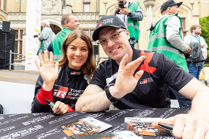 今回もすてきな笑顔を振りまいていたヤリ＝マティ・ラトバラ／ヤンニ・フッシ組。
