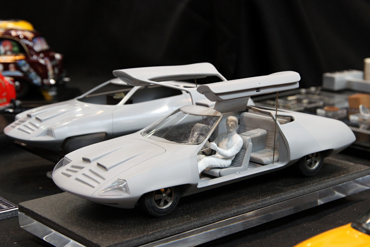 これも斎藤氏が原型から製作した、SF特撮ドラマ『謎の円盤UFO』に登場するストレイカー最高司令官の愛車。オリジナルの劇用車は、英国フォードのアッパーミドルサルーンである「ゾディアック」をベースに作られたという。