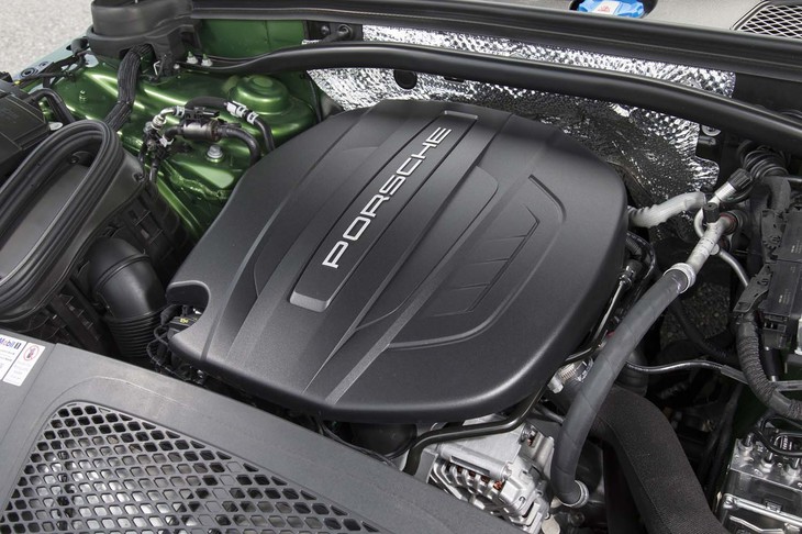 従来型からリファインされた2リッター直4ターボエンジン。15psと20Nmアップの最高出力252ps、最大トルク370Nmを発生する。