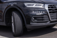 外装色がブラックの「アウディQ5」。純正装着のホイールに235/60R18サイズの「アレンザ001」を組み合わせた。