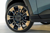 BMWが新型車「XM」を発表　最高出力653PSのハイパフォーマンスPHEVの画像