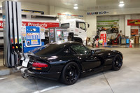 お出かけ前に、環八沿いのガソリンスタンドで給油。ちなみに、最近の給油ごとの平均燃費は、4.45km/リッター、3.92km/リッター、4.48km/リッターといったところ。意外と悪くない……と思ってしまうのは、記者がいろいろ毒されてきた証拠だろう。