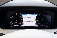 メーターパネルはフル液晶タイプ。カーナビのマップを表示することもできる。
