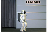 【Movie】人間に一歩近づいた、新型「ASIMO」が動く！