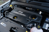 エンジンは最高出力170PS、最大トルク350N・mを発生する2リッター直4ディーゼルターボ。燃費性能はWLTCモードで13.9km/リッターとされている。