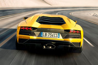 ランボルギーニ、「アヴェンタドールS」を発表の画像