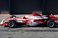 スーパーアグリの新型「SA07」ようやくお披露目【F1 07】