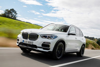 BMWが「X5」のプラグインハイブリッド車とハイパフォーマンスモデルを追加導入