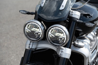 インディアン・スカウト ローグ（6MT）／トライアンフ・ロケット3 GT（6MT）／BMW R1250RS（6MT）【試乗記】の画像