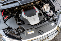 3リッターV6 DOHC 24バルブターボエンジンは最高出力354ps、最大トルク500Nmを発生する。