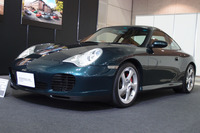 “涙目”と呼ばれた996型の「ポルシェ911カレラ4S」。
