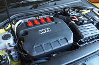 「S3スポーツバック／セダン」は、最高出力310PS／最大トルク400N・mを発生する2リッター直4ターボエンジンを搭載。アウディ伝統の「クワトロ」と呼ばれる4WDシステムと組み合わされる。