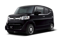 初代「N-BOX」の派生モデルとして登場した「N-BOXスラッシュ」。スーパーハイトワゴンであるN-BOXのルーフをチョップ（＝ロールーフ化）するという、だれも思いつかないような手法でもって登場した“個性派”モデルだった。