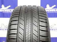 「プライマシーSUV＋」のトレッド面。摩耗が進んでも優れた排水性能をキープする。