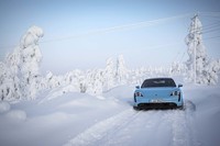 カーナビゲーションもEVに最適化されており、目的地を入力すると、車両のエネルギー状況や渋滞状況を考慮して、立ち寄る充電ステーションなどを加味したルートを案内する。