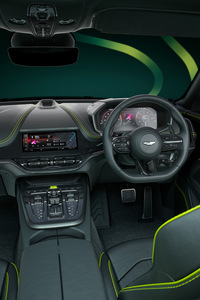 アストンマーティンが「DBX707 AMR24」を発表　F1マシンをモチーフに内外装をデザインの画像