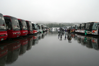 聞けばバス3000台だってさ。そりゃ渋滞するよね。