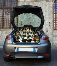 気がつけば、ハッチは花であふれていた。