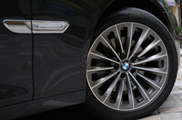 19インチのラジアルスポーク・スタイリング252アロイホイールは36万3000円のオプション。ちなみに、ノーマルは18インチ。