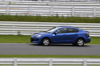 空力性能を最適化するためにフロントバンパーの形状を変更、ボディ底面にも整流効果のあるアンダーカバーを装着した。結果、Cd値はセダンがマイチェン前の0.30から0.26へ、5ドアハッチバックが0.32から0.28へと向上している。