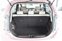 後席は6：4分割可倒式。（写真をクリックすると荷室のアレンジが見られます）