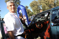 「アウトビアンキ保存会」役員のウンベルトさんの愛車は、ポルトローナフラウ社の革シート仕様。ステアリングはナルディだ。