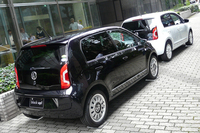 「フォルクスワーゲンup!」に白黒2色の限定車の画像
