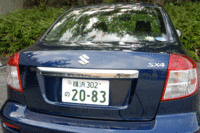 トランク容量は、ハッチバックの270リッターから515リッターに大幅増。
	（写真をクリックするとシートが倒れるさまが見られます）