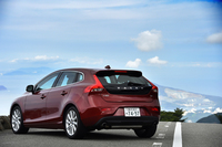 2013年2月に日本で発売された、新型「ボルボV40」。その登場初年に、たちまちボルボのトップセラーとなった。
    