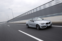 BMW 220iカブリオレ スポーツ（FR/8AT）【試乗記】の画像
