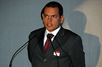 
	フェラーリ社のリージョナルセールスマネジャー、マルコ・ブルネリ氏
	 