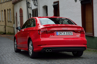 2013年3月に発表された「アウディA3セダン」。日本初公開は同年の東京モーターショーでのことで、高性能版の「S3セダン」がお披露目された。