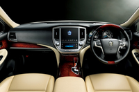 室内は、基本的に「クラウン」シリーズと共通のデザインが採用される。