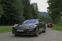 フロントマスクも従来モデルから変更。大型化したエアインテークや新しいバンパー形状などが、新型の目印。
    