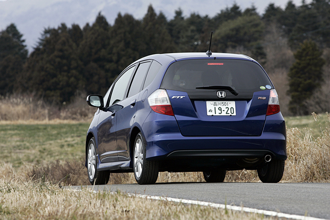 【スペック】全長×全幅×全高＝3920×1695×1525mm／ホイールベース＝2500mm／車重＝1050kg／駆動方式＝FF／1.5リッター直4 SOHC16バルブ（120ps/6600rpm、14.8kgm/4800rpm）／価格＝178万5000円（テスト車＝199万5000円）