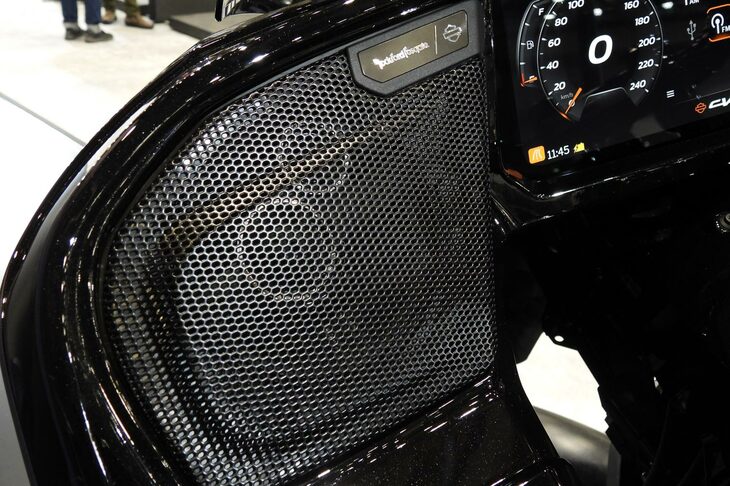 ハーレーダビッドソンCVOロードグライドST