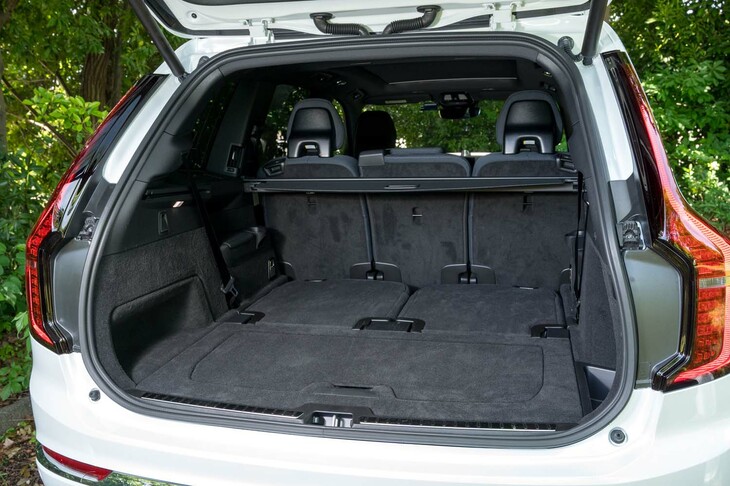 荷室容量は、7人乗車時で302リッター。3列目シートを畳んだ状態で708リッター（写真）、2列目シートも畳んだ状態で1194リッターとされている。（本国仕様参考値）