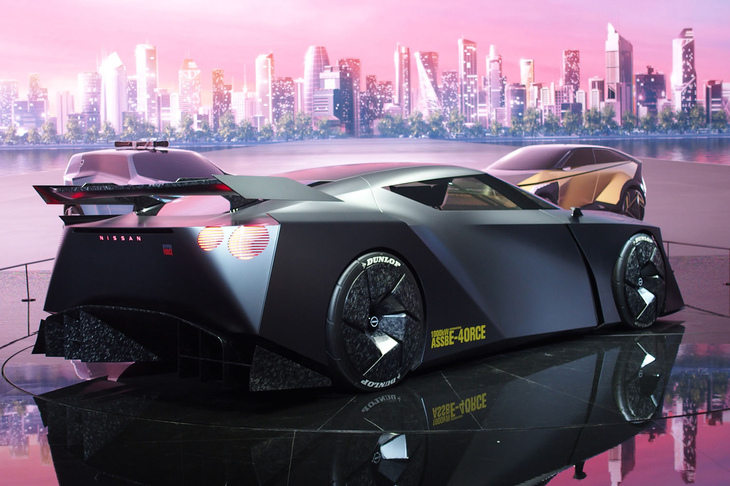 空力などまじめに考えていない、子供の絵のような造形のスポーツカーだが、実際にはその空力設計は、NISMOのレーシングチームと共同で開発されたものだった。