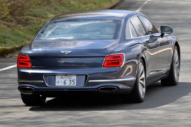 
	【ベントレー・フライングスパーのスペック】
	ボディーサイズ：全長×全幅×全高＝5325×1990×1490mm／ホイールベース：3195mm／車重：2540kg／駆動方式：4WD／エンジン：6リッターW12 DOHC 48バルブ ツインターボ／トランスミッション：8段AT／最高出力：635PS（467kW）/6000rpm／最大トルク：900N・m（91.8kgf・m）/1350-4500rpm／タイヤ：（前）275/35ZR22 104Y／（後）315/30ZR22 107Y（ピレリPゼロ）／燃費：--km/リッター／価格：2667万4000円
	
	【取材時の燃費データ】
	テスト距離： 233.4km（市街地1：高速道路7：山岳路2）／使用燃料：35.9リッター（ハイオクガソリン）／参考燃費：6.5km/リッター（満タン法）／6.3km/リッター（車載燃費計計測値）
	